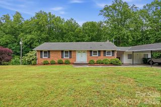 6704 Alanbrook Road, Charlotte, NC 28215