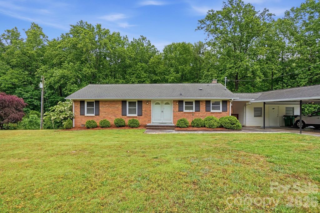 6704 Alanbrook Road, Charlotte, NC 28215