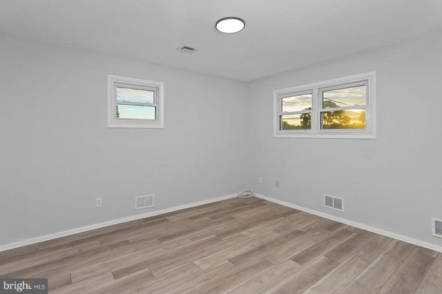 9 THORNTOWN LN, Bordentown, NJ 08505