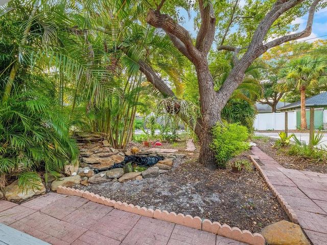 5029 BURLINGTON AVENUE N, St Petersburg, FL 33710