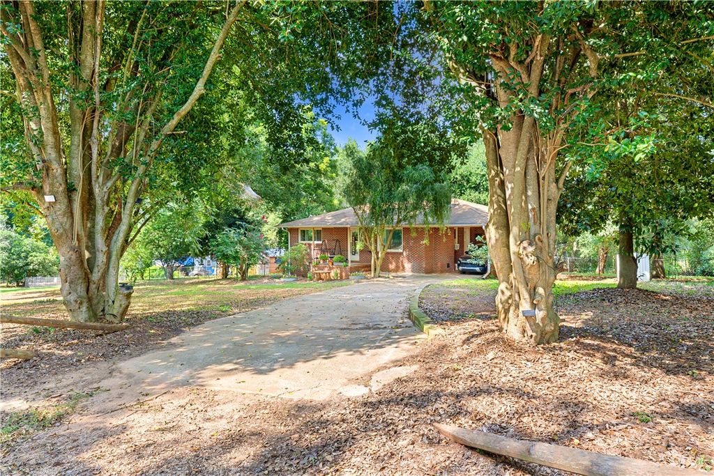 655 Old Hendry Church Road, Canon, GA 30520