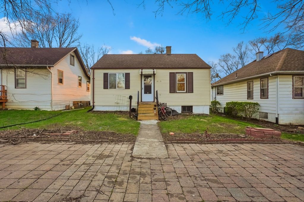 215 Barr Elms Avenue, Joliet, IL 60433