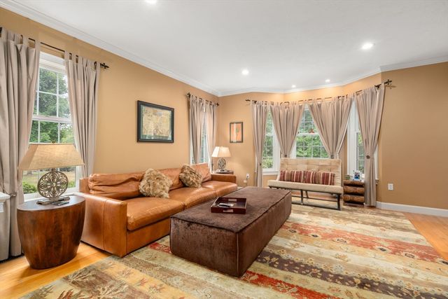 35 Houghton Ln, Boxborough, MA 01719