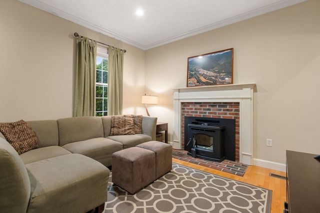 35 Houghton Ln, Boxborough, MA 01719