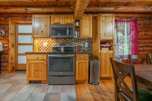47 Uptack Rd, Groveland, MA 01834