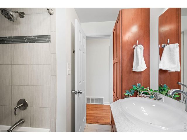 2800 19th St, Boulder, CO 80304