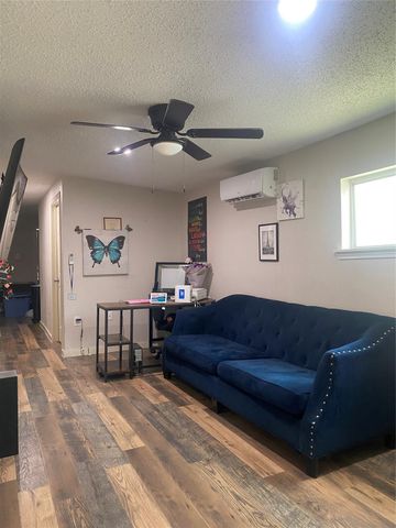 4601 Leffingwell Street B, Houston, TX 77026