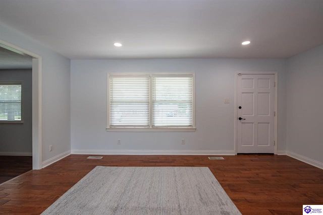 428 N Hillcrest Drive, Vine Grove, KY 40175