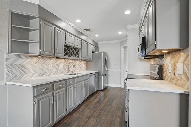 1714 Canterbury Lane, Lewisville, TX 75067