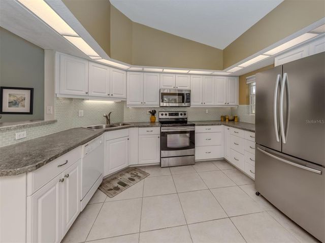 805 MONTROSE DRIVE 203, Venice, FL 34293