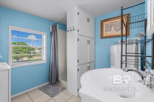 221 W 6th Avenue, Gulf Shores, AL 36542