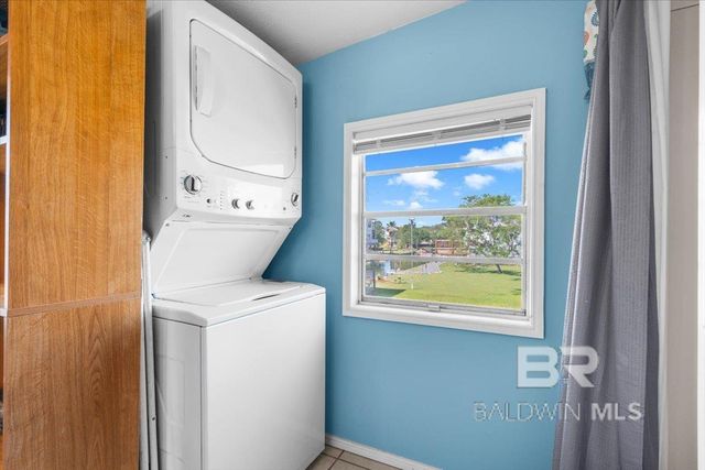 221 W 6th Avenue, Gulf Shores, AL 36542