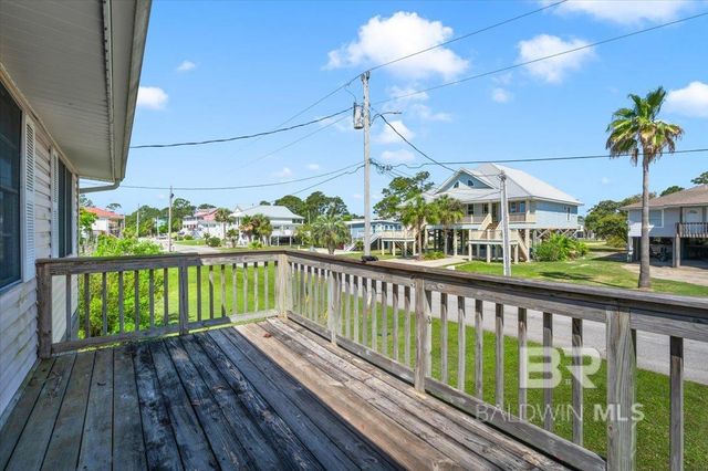 221 W 6th Avenue, Gulf Shores, AL 36542