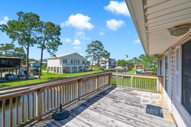 221 W 6th Avenue, Gulf Shores, AL 36542