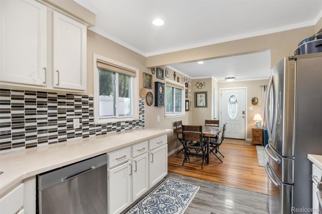11298 Garden Street E, Livonia, MI 48150