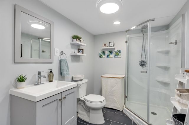 11298 Garden Street E, Livonia, MI 48150