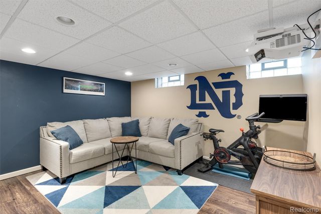 11298 Garden Street E, Livonia, MI 48150