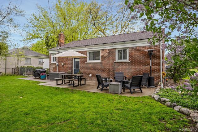 11298 Garden Street E, Livonia, MI 48150