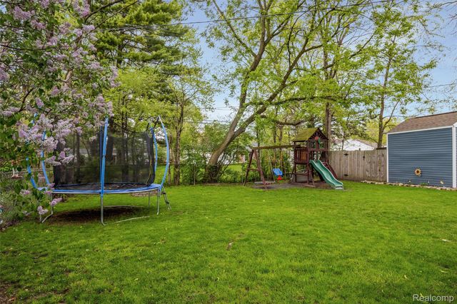 11298 Garden Street E, Livonia, MI 48150