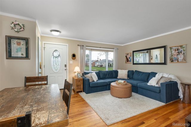 11298 Garden Street E, Livonia, MI 48150