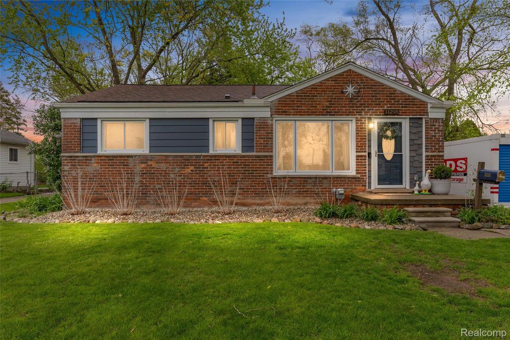11298 Garden Street E, Livonia, MI 48150