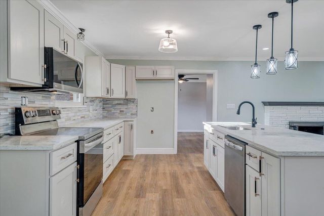 7372 Chester Drive, Roanoke, VA 24019