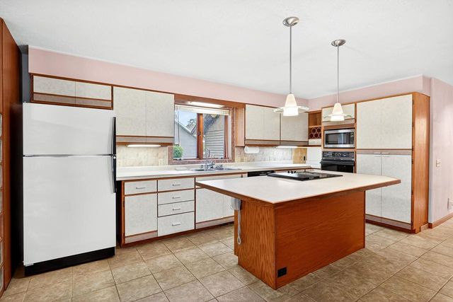5205 MIDMOOR Road, Monona, WI 53716