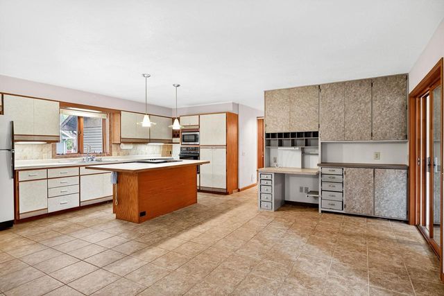 5205 MIDMOOR Road, Monona, WI 53716