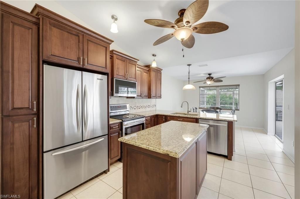 Image 11 of property listing at 2513 Everest PKWY, Cape Coral, FL 33904