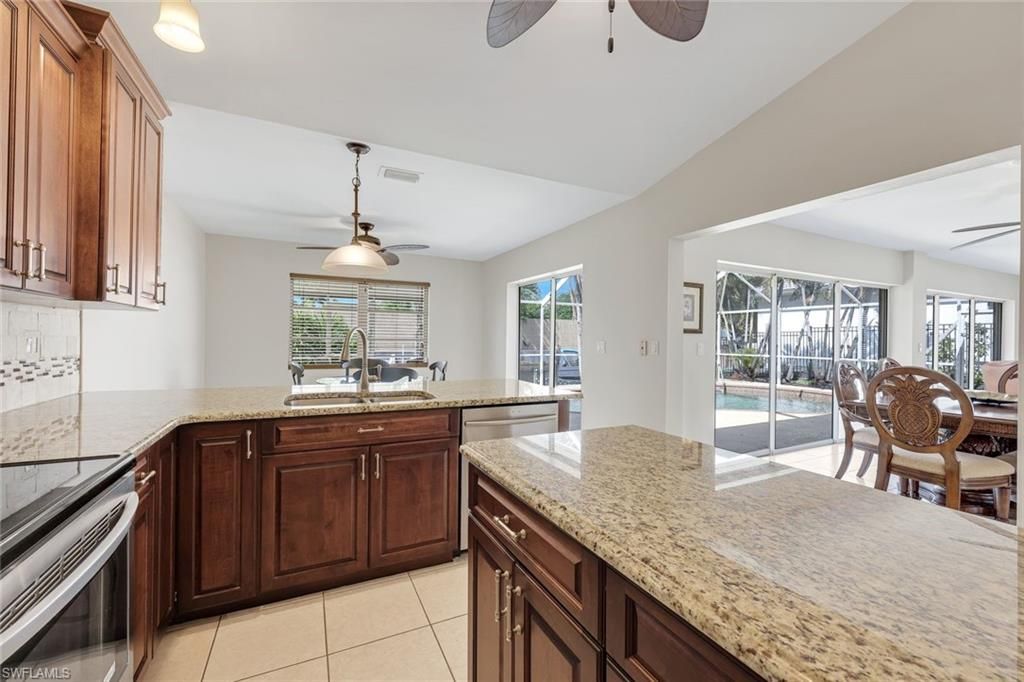 Image 12 of property listing at 2513 Everest PKWY, Cape Coral, FL 33904