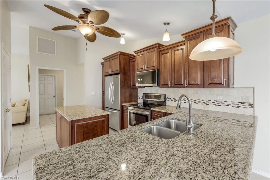 Image 13 of property listing at 2513 Everest PKWY, Cape Coral, FL 33904
