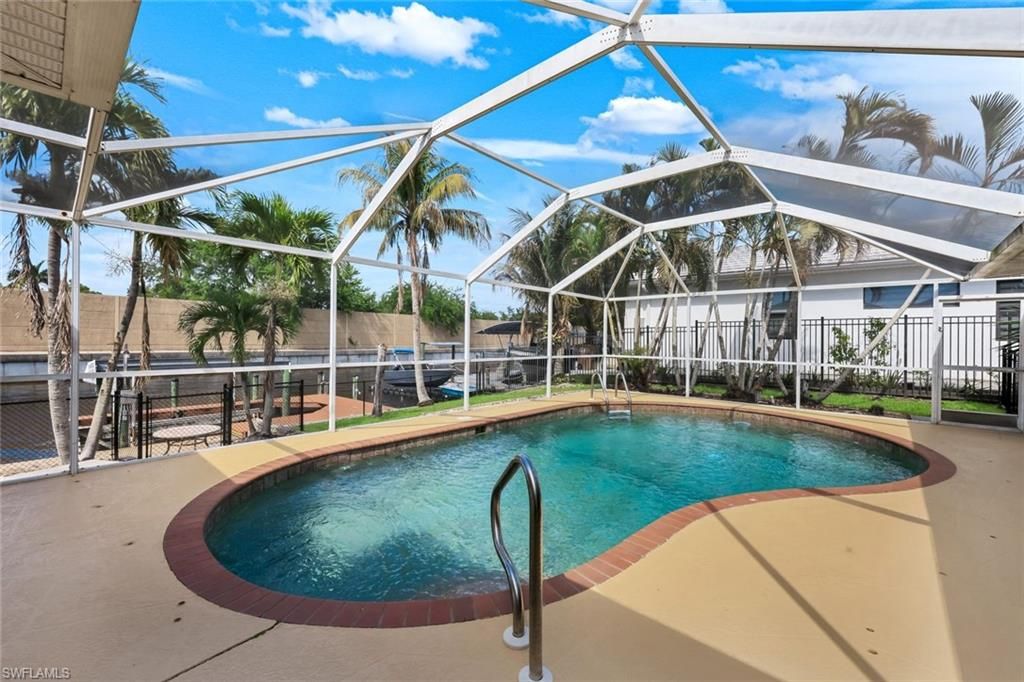 Image 2 of property listing at 2513 Everest PKWY, Cape Coral, FL 33904