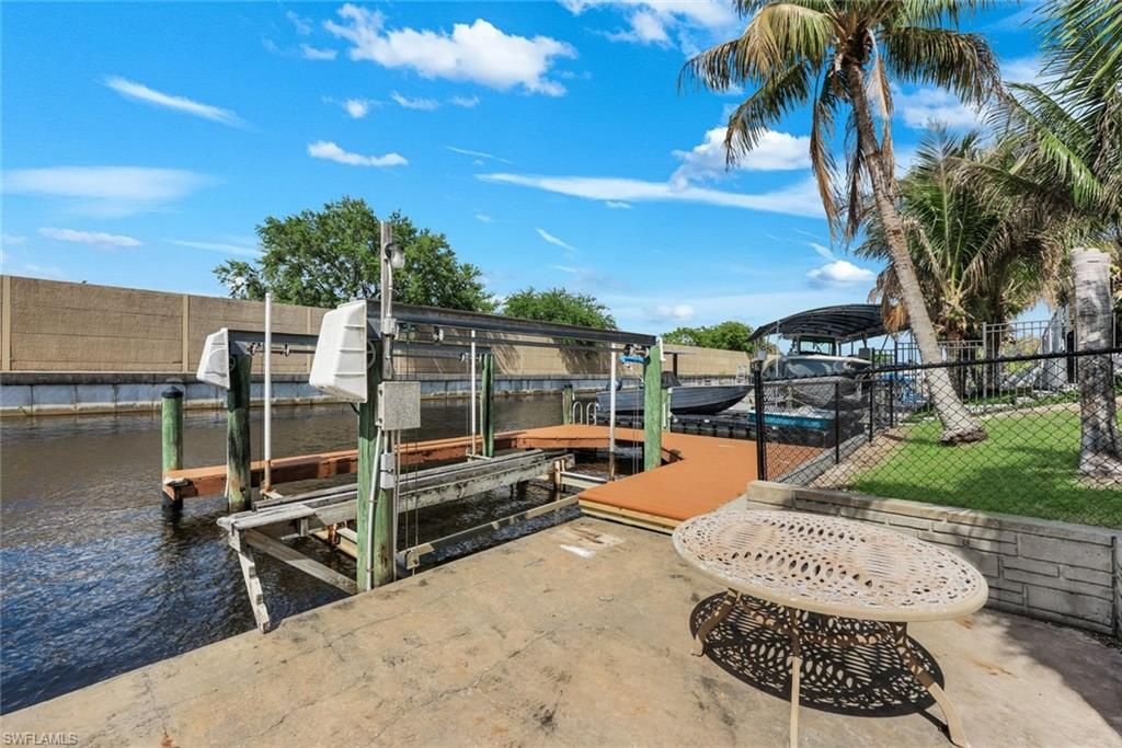 Image 33 of property listing at 2513 Everest PKWY, Cape Coral, FL 33904