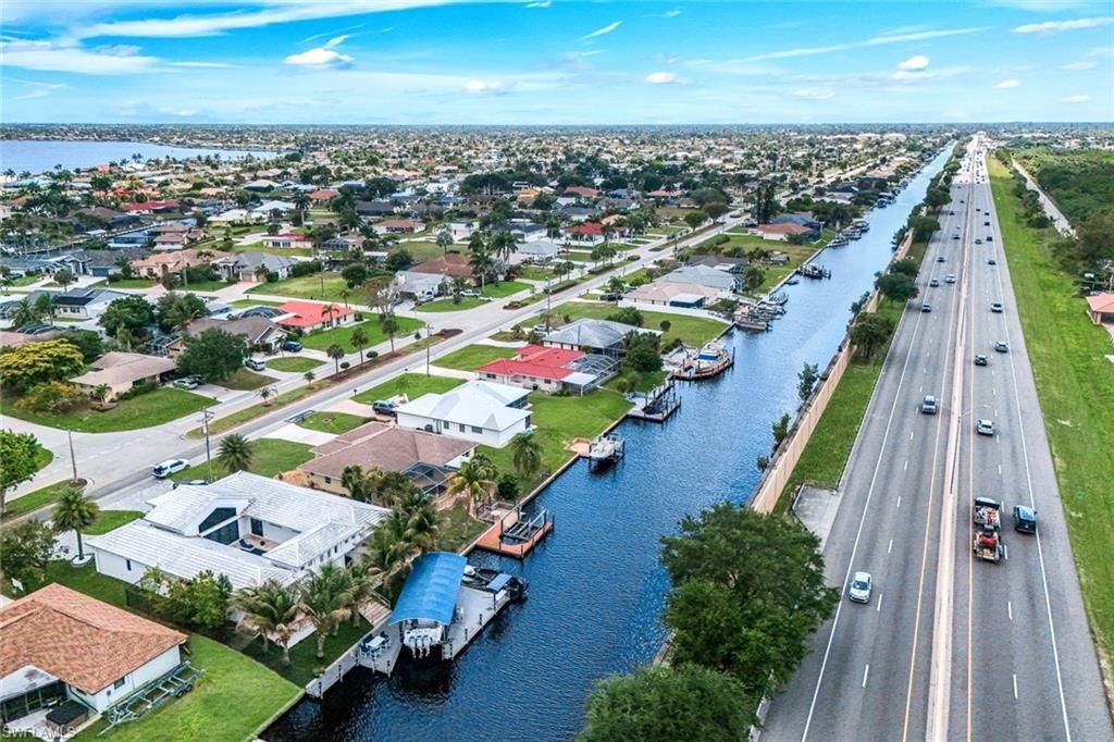 Image 37 of property listing at 2513 Everest PKWY, Cape Coral, FL 33904