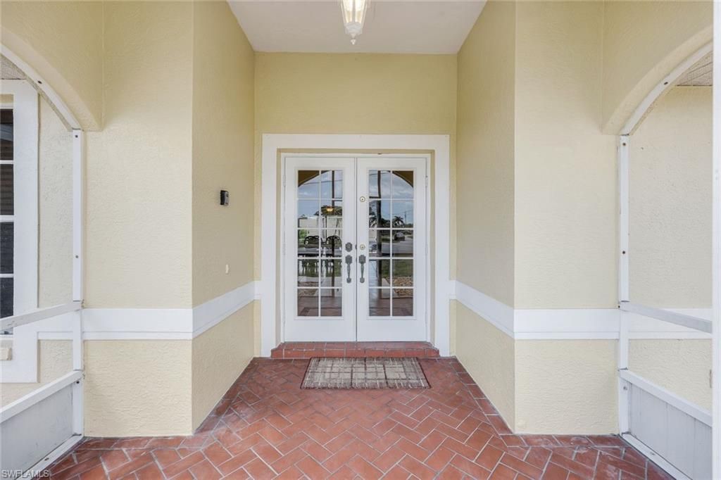 Image 7 of property listing at 2513 Everest PKWY, Cape Coral, FL 33904