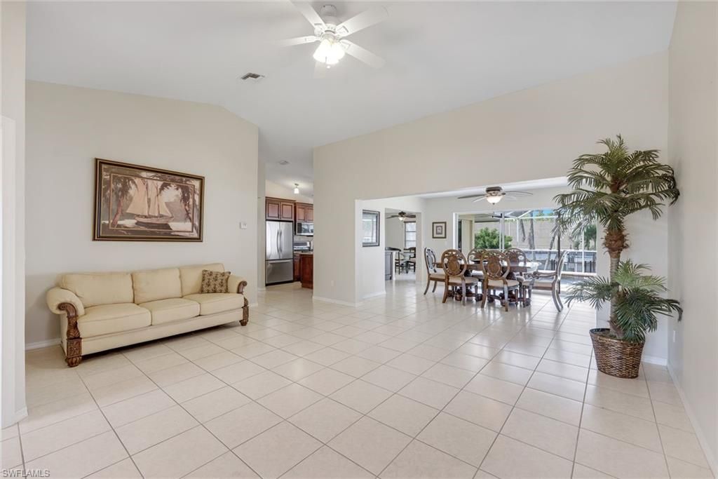 Image 8 of property listing at 2513 Everest PKWY, Cape Coral, FL 33904