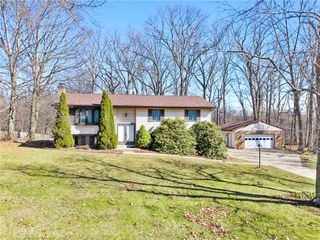 205 Silverdale Dr, Economy, PA 15005