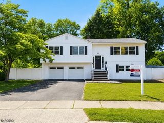 31 Shearn Dr, Middlesex Boro, NJ 08846
