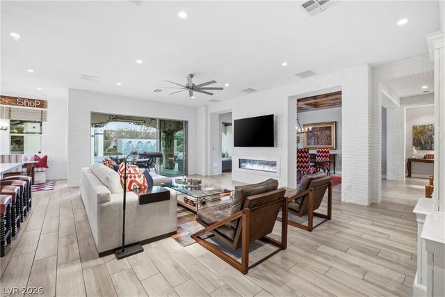 272 Tarragona Breeze Avenue, Las Vegas, NV 89138