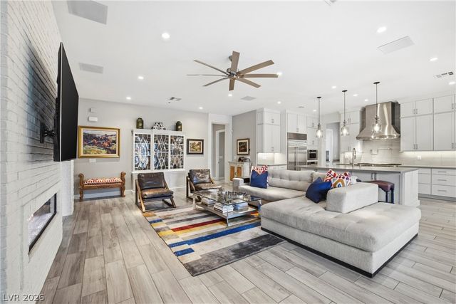 272 Tarragona Breeze Avenue, Las Vegas, NV 89138