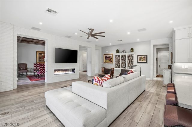 272 Tarragona Breeze Avenue, Las Vegas, NV 89138