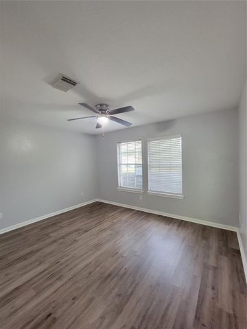 2602 27th Avenue N, Texas City, TX 77590