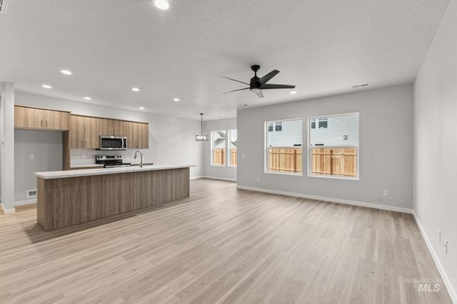 4596 S Fort George Ave, Nampa, ID 83686