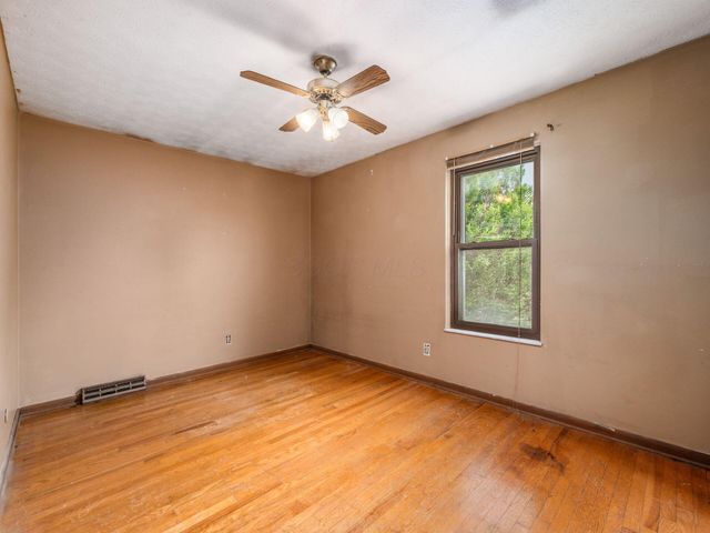 1832 Willoway Circle S, Columbus, OH 43220