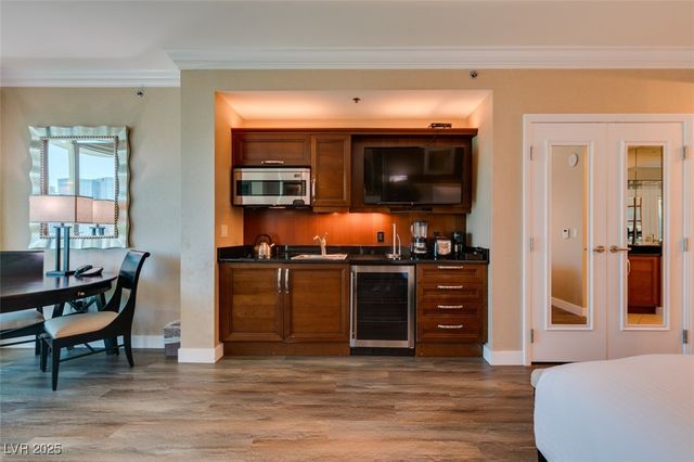 135 East HARMON Avenue 2705, Las Vegas, NV 89109