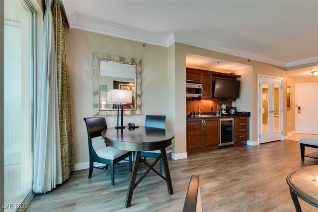 135 East HARMON Avenue 2705, Las Vegas, NV 89109