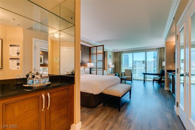 135 East HARMON Avenue 2705, Las Vegas, NV 89109