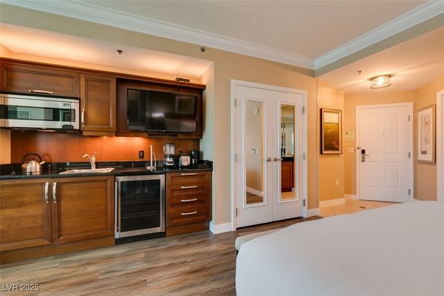 135 East HARMON Avenue 2705, Las Vegas, NV 89109