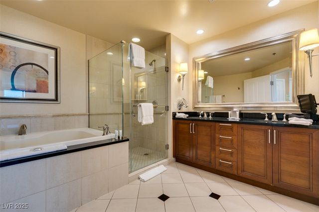 135 East HARMON Avenue 2705, Las Vegas, NV 89109