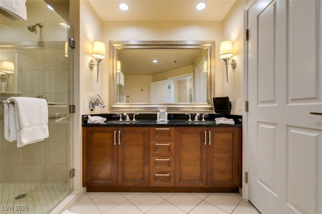 135 East HARMON Avenue 2705, Las Vegas, NV 89109